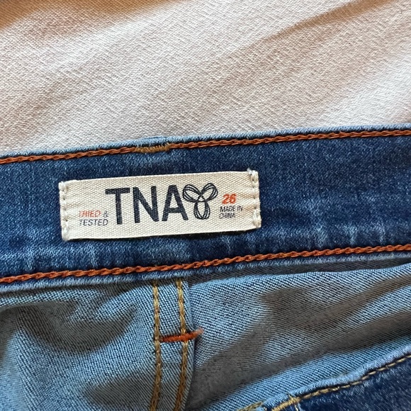 TNA jeans in excellent condition. Only worn a handful of times. Size 26 - Picture 5 of 5